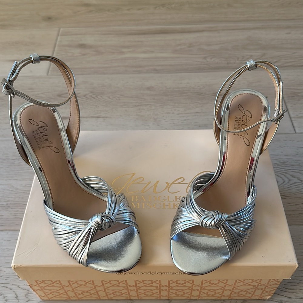 Jewel Badgley Mischka Women’s size 5 block heels - Picture 11 of 11
